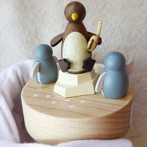 NWT Wooderful Life Penguin Collectable Musical Box